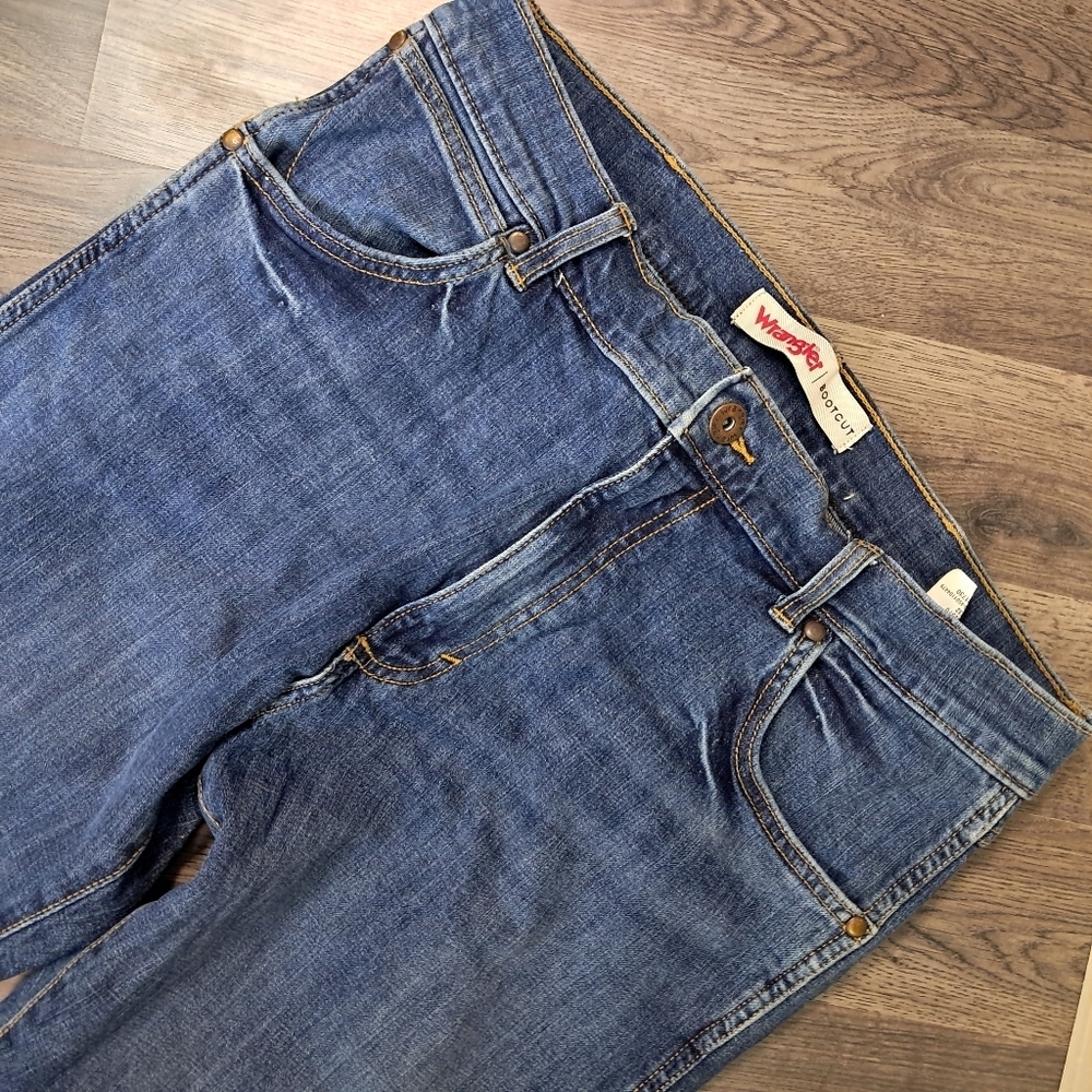 Wrangler Jeans Mens 34x32 Blue Bootcut Medium Wash Denim Stretch - Picture 3 of 8